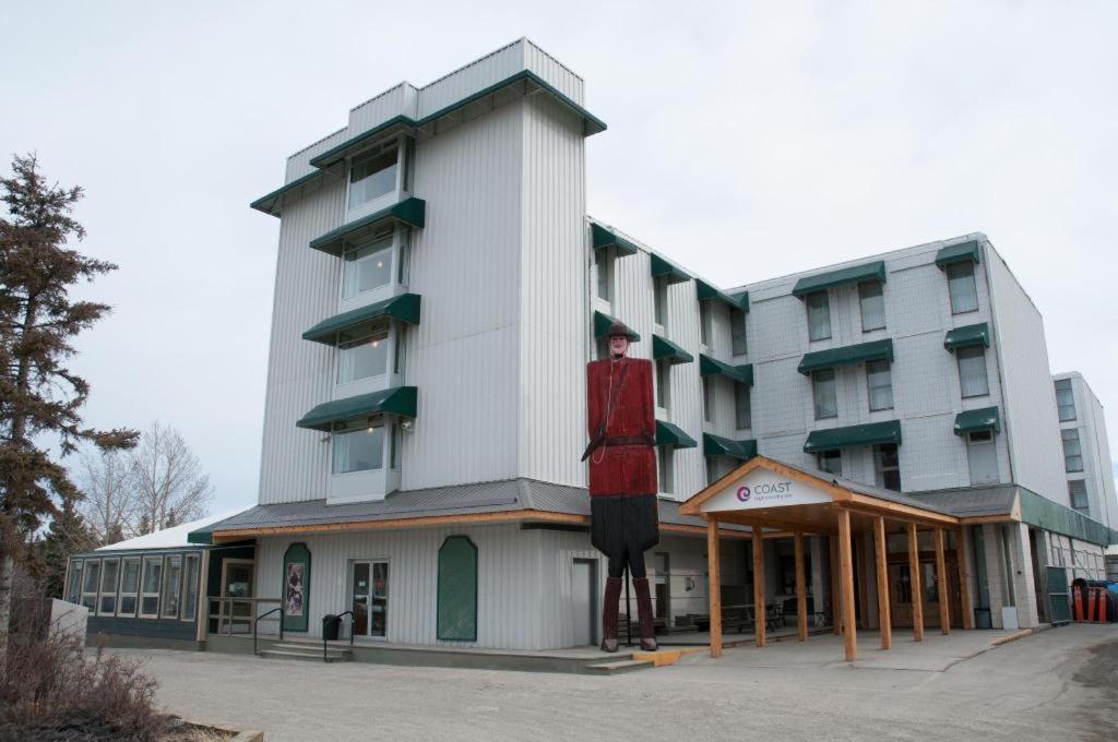 Coast High Country Inn Уайтхорс Экстерьер фото