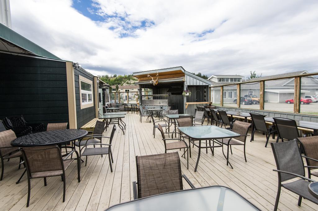 Coast High Country Inn Уайтхорс Экстерьер фото
