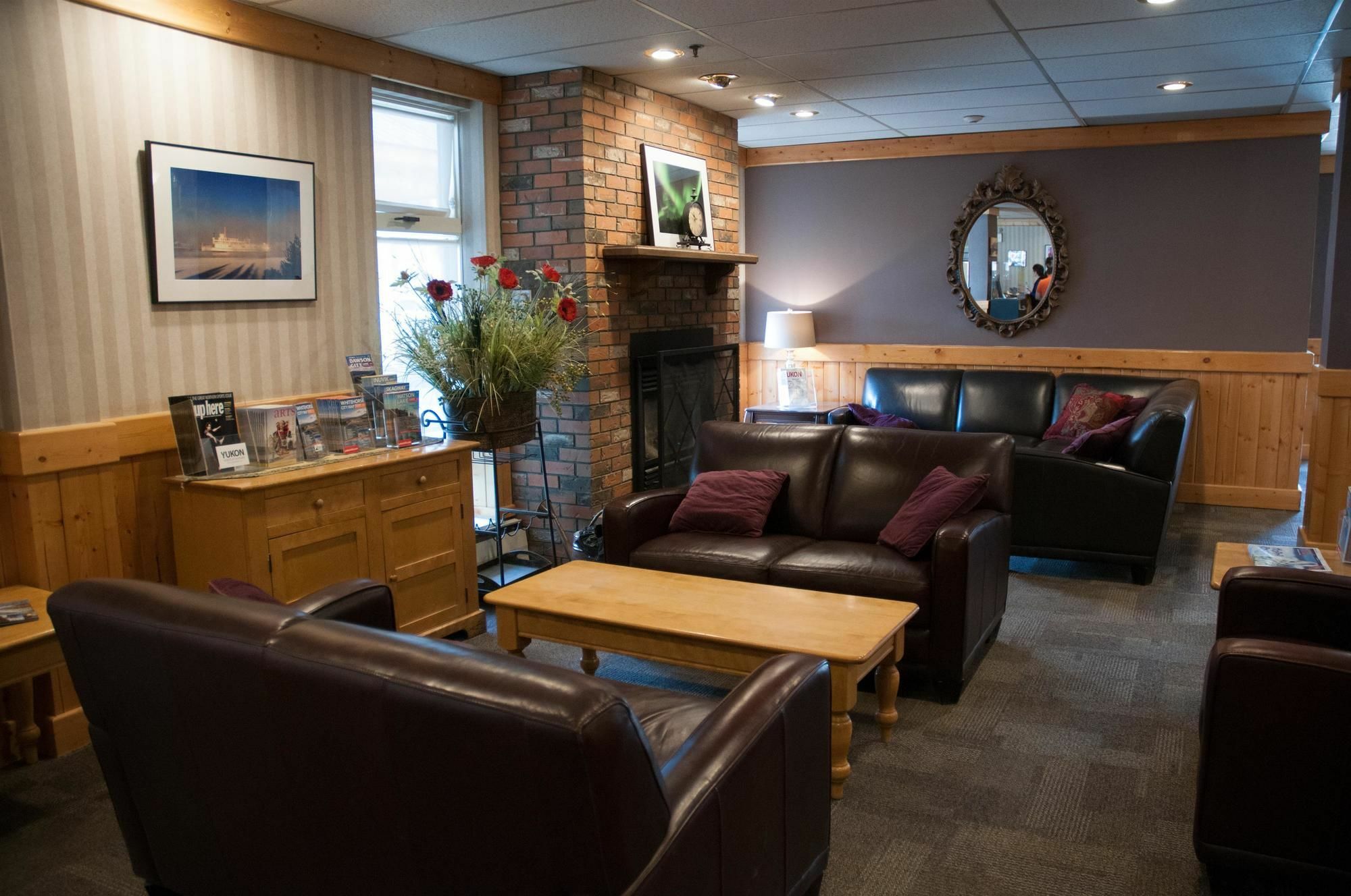 Coast High Country Inn Уайтхорс Экстерьер фото